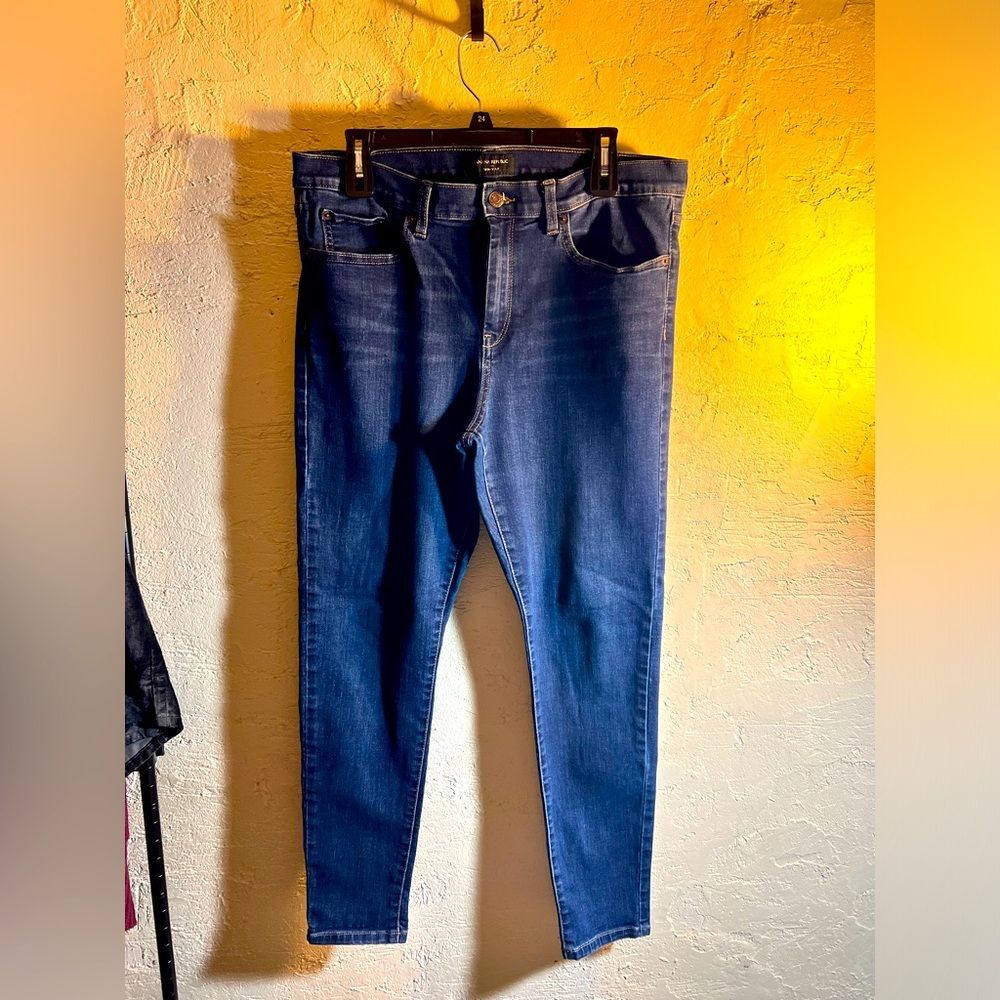 Banana Republic plus skinny fit size 32/14, amazing condition, dark wash